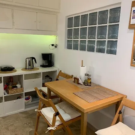 Chic Urban Living: In Acropolis-koukaki 아파트