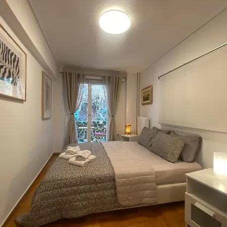 Chic Urban Living: In Acropolis-koukaki Apartment Athens